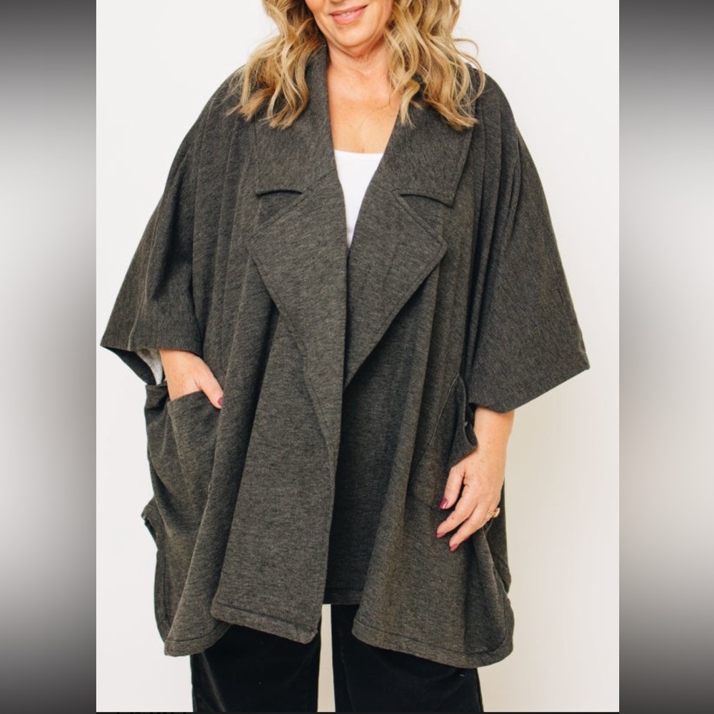 NWOT OVERSIZED DAVI & DANI LAYERING PIECE